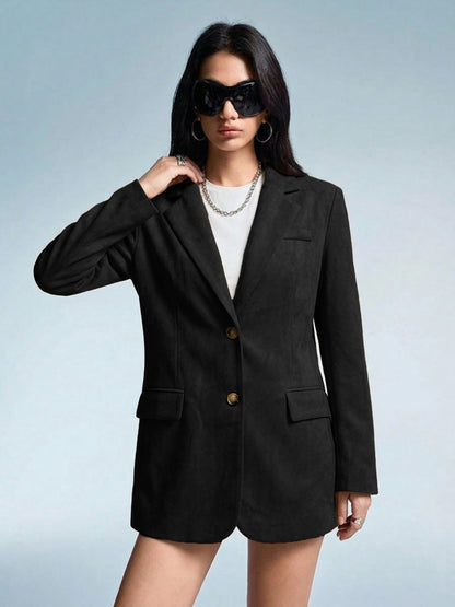 Stylish versatile suede-blend blazer in a classic tailored design