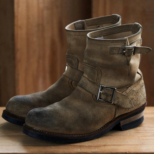 Retro distressed leather-buckle short-shaft engineer boots, side view