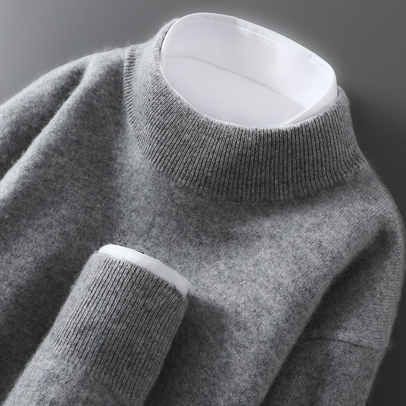 Men's casual loose-fitting cashmere base-layer sweater in a soft, relaxed silhouette
