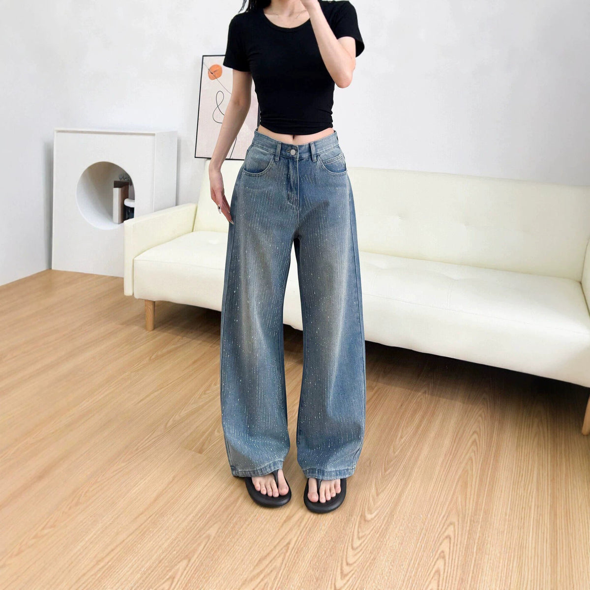 Women's rhinestone-embellished loose-fit straight-leg jeans in a fashionable denim style