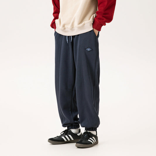 Men's retro fashion sports casual sweatpants in a relaxed fit, featuring an elastic waistband and ankle cuffs