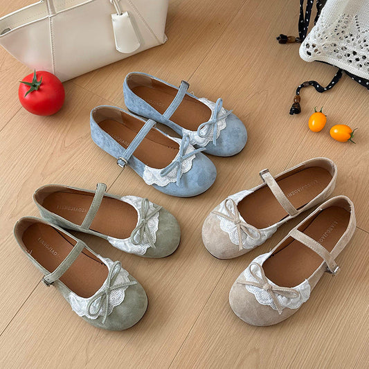 French retro lace shallow-mouth flat shoes for women, paired with a skirt for spring and summer style