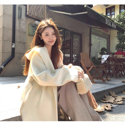Women's sophisticated double-faced wool coat in a classic tailored silhouette