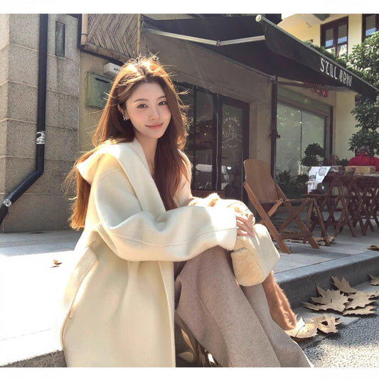 Women's sophisticated double-faced wool coat in a classic tailored silhouette