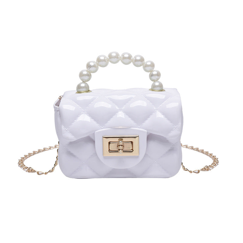Pearl hand one-shoulder crossbody chain children's bag in a compact design
