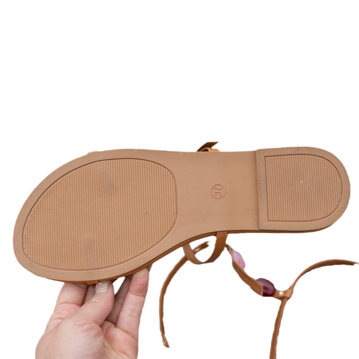 Flat round head beach holiday sandals in a simple design for summer wear