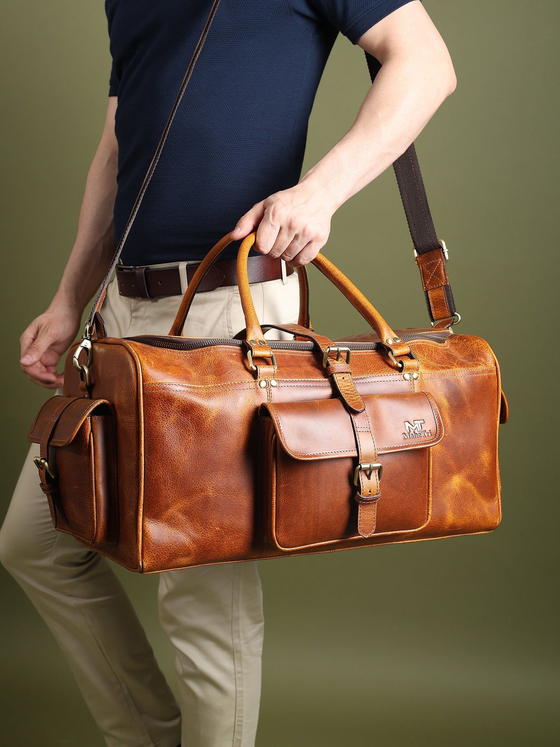 Classy Leather Bags Berlin Leather Weekender Duffle Bag, 20-inch black leather travel bag with sturdy handles and spacious interior.