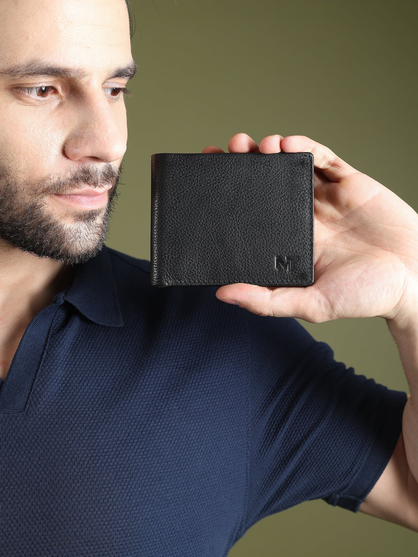 Black minimal contrast leather wallet by Classy Leather Bags, featuring sleek design and compact storage for everyday use.