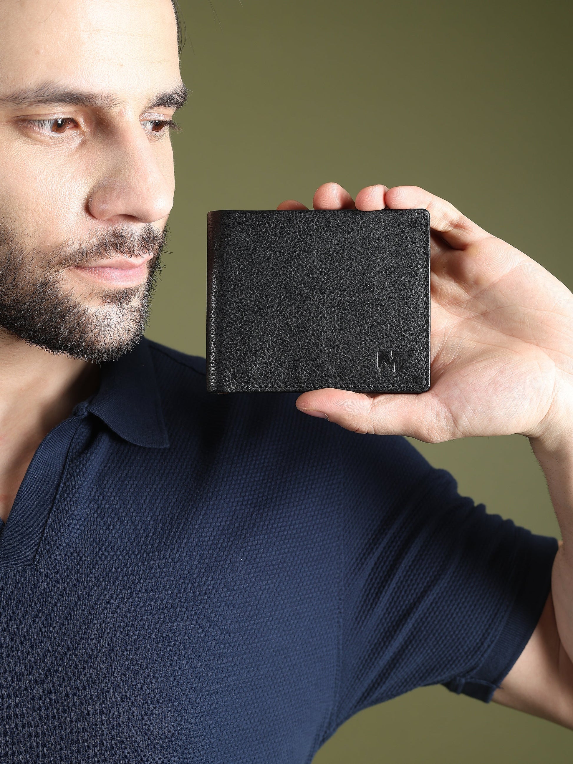 Black minimal contrast leather wallet by Classy Leather Bags, featuring sleek design and compact storage for everyday use.