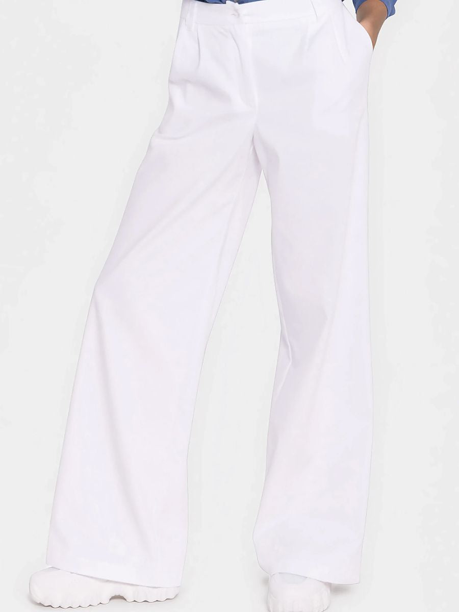 Nife jeans model 228924, casual pants with classic fit, shown in a front view with denim fabric and functional pockets.