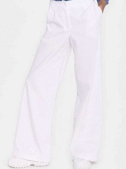 Nife jeans model 228924, casual pants with classic fit, shown in a front view with denim fabric and functional pockets.