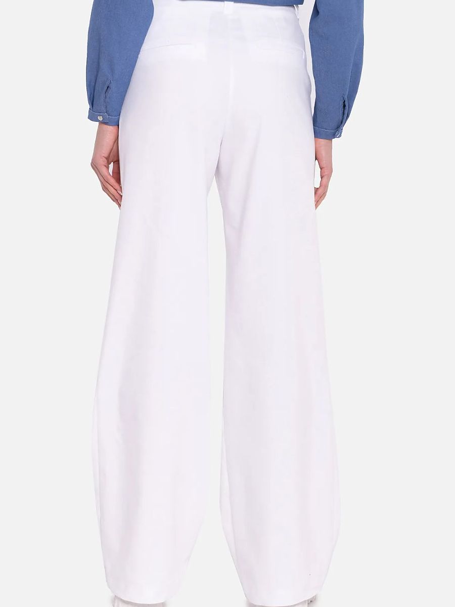 Nife jeans model 228924, casual pants with a classic fit, shown in a front view highlighting the denim fabric and stitching details.