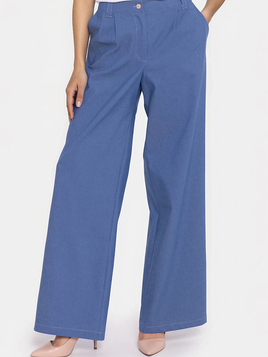 Nife Jeans model 228925, stylish casual trousers, featuring a classic fit and dark denim wash, shown on a model.