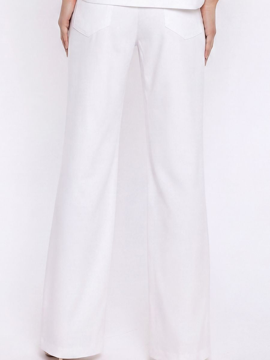 Nife jeans model 228927, casual pants with classic denim look, featuring a relaxed fit and traditional five-pocket design.