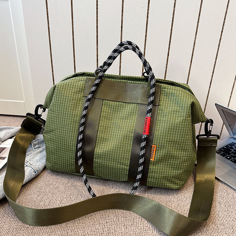 Grid pattern large capacity tote bag in a spacious rectangular design with sturdy handles
