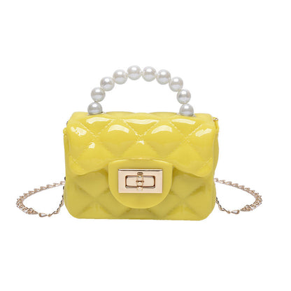 Pearl hand one-shoulder crossbody chain children's bag in a compact design