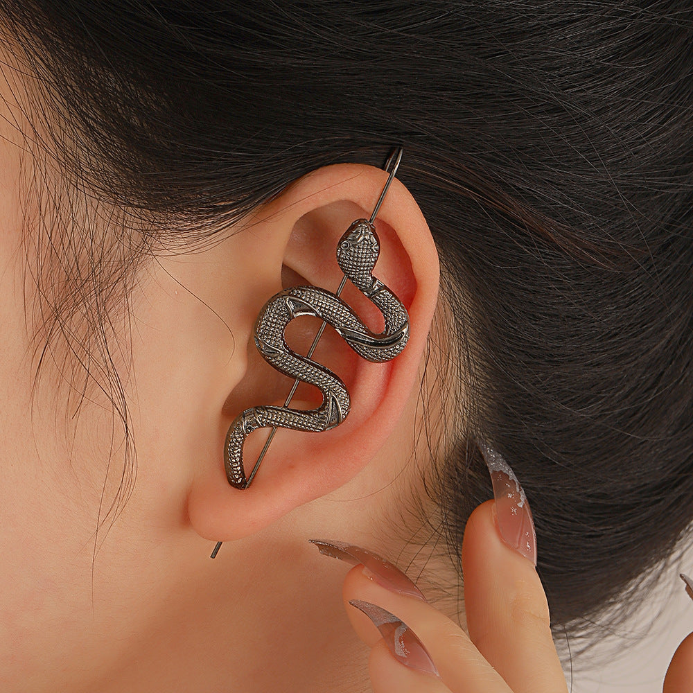 Women's simulated snake ear-hanging earrings, fashion personality design, close-up product image