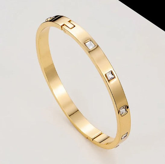 Elegant women's fashion bracelet by BACKUPMYFILESNOW® featuring a delicate design with beads and metal accents.