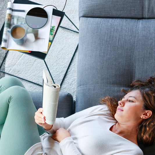 EasyOptionXY desktop electric cup warmer with ceramic heating panel, dual temperature settings, auto-off, and overheating protection.