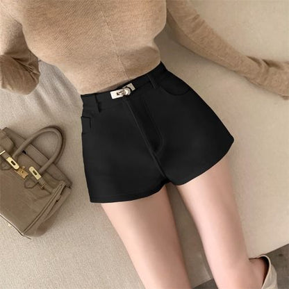Women's casual thickened straight-leg shorts in a simple, comfortable design