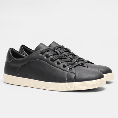 Comfortable casual low-top athletic sneakers in a versatile design