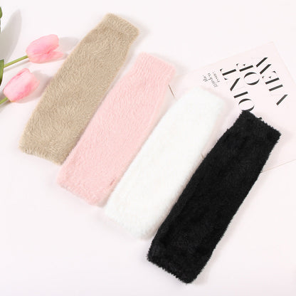 Women's plush warm half-finger gloves in soft fabric, versatile fingerless design