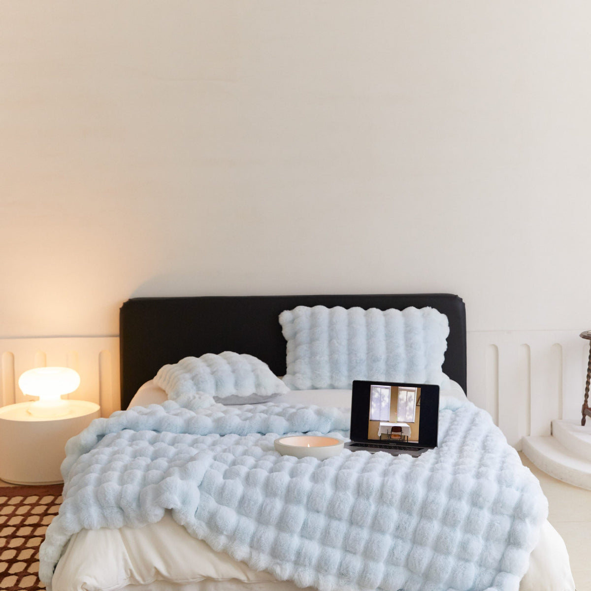 Polyester rabbit bubble velvet thickened nap blanket quilt in soft textured fabric.