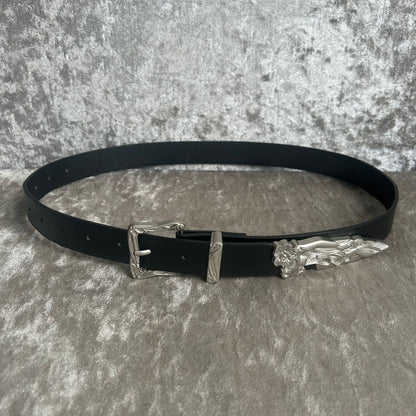Stylish versatile unisex belt in a trendy design 񟿿