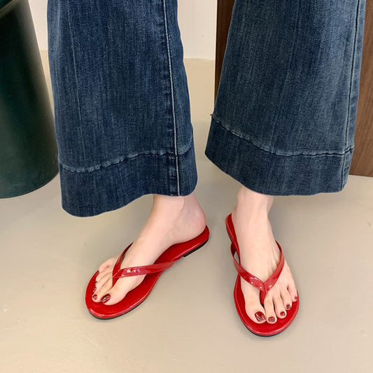 Women's plus-size flat sandals for spring and summer in a simple, comfortable design