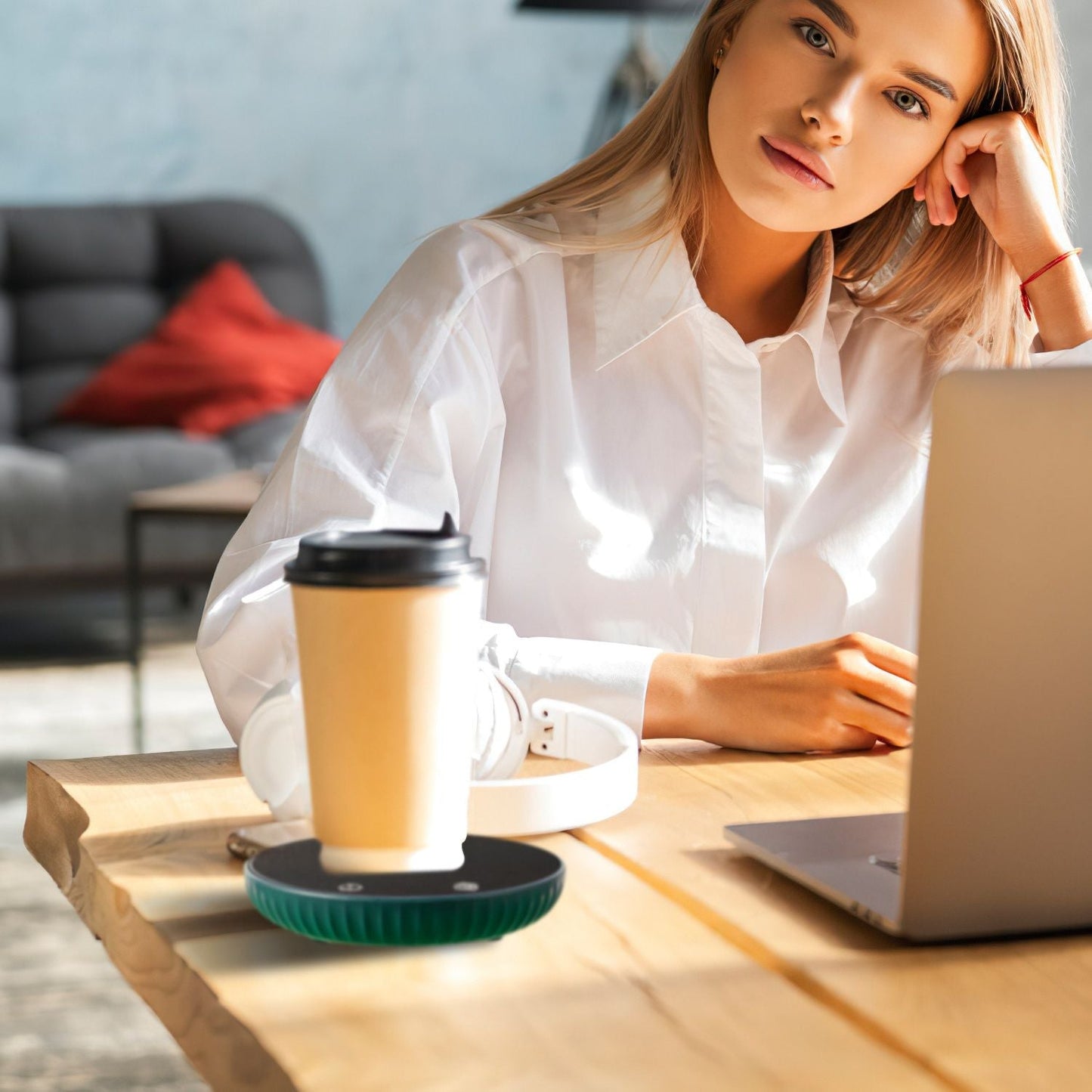 EasyOptionXY desktop electric cup warmer with ceramic panel, adjustable temperature, auto shut-off, and overheating protection for office or home.