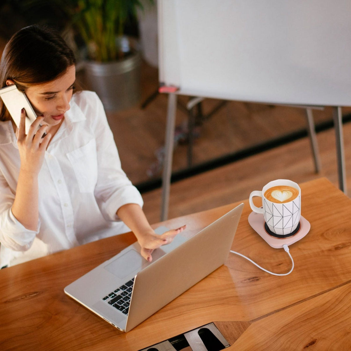 EasyOptionXY electric coffee mug warmer for desk, USB-powered with auto shut-off and three temperature settings for tea and beverages.