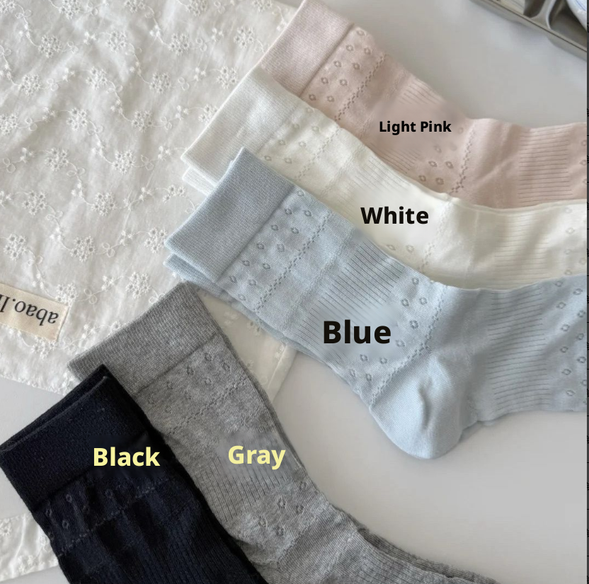White hollowed-out flower medium tube socks, 1 pair