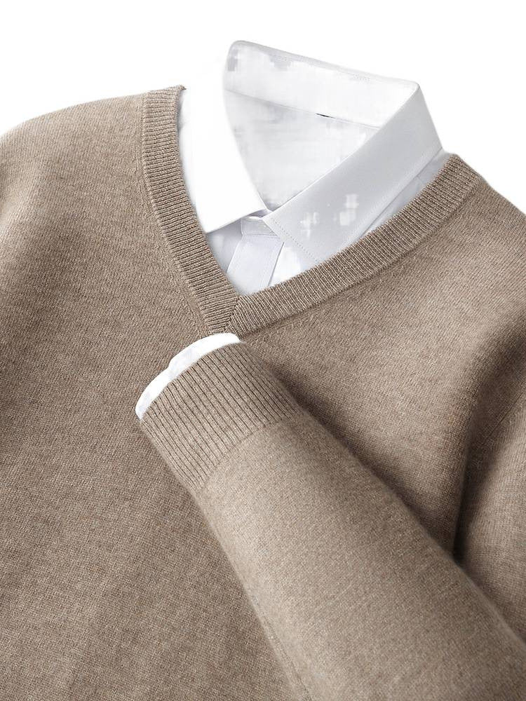 Loose fit extra thick V-neck cashmere sweater in a classic solid color