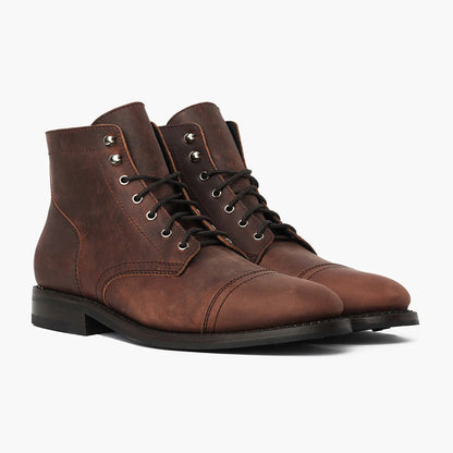 Men’s retro round-toe work boots in a classic rugged design