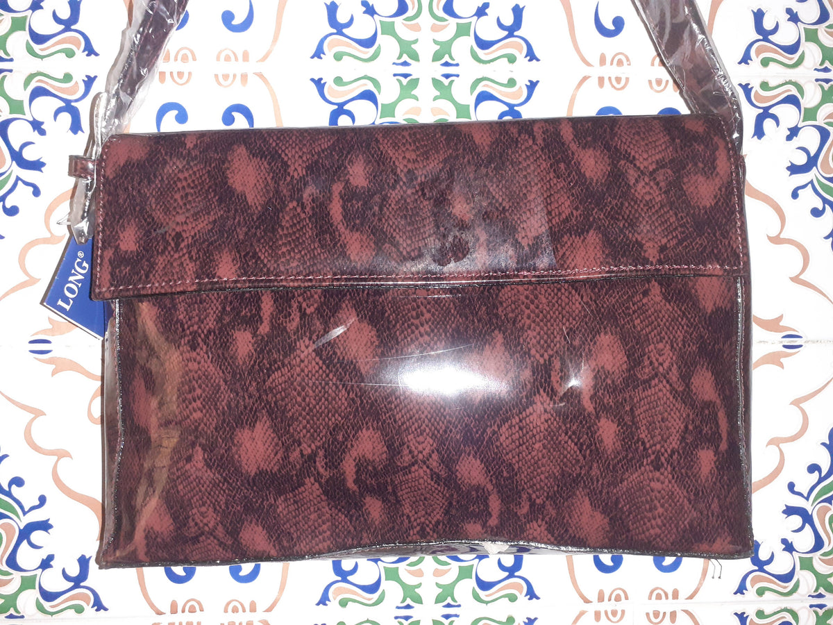 Handmade women's shoulder bag with sturdy handles, featuring a unique crafted design and natural material finish.