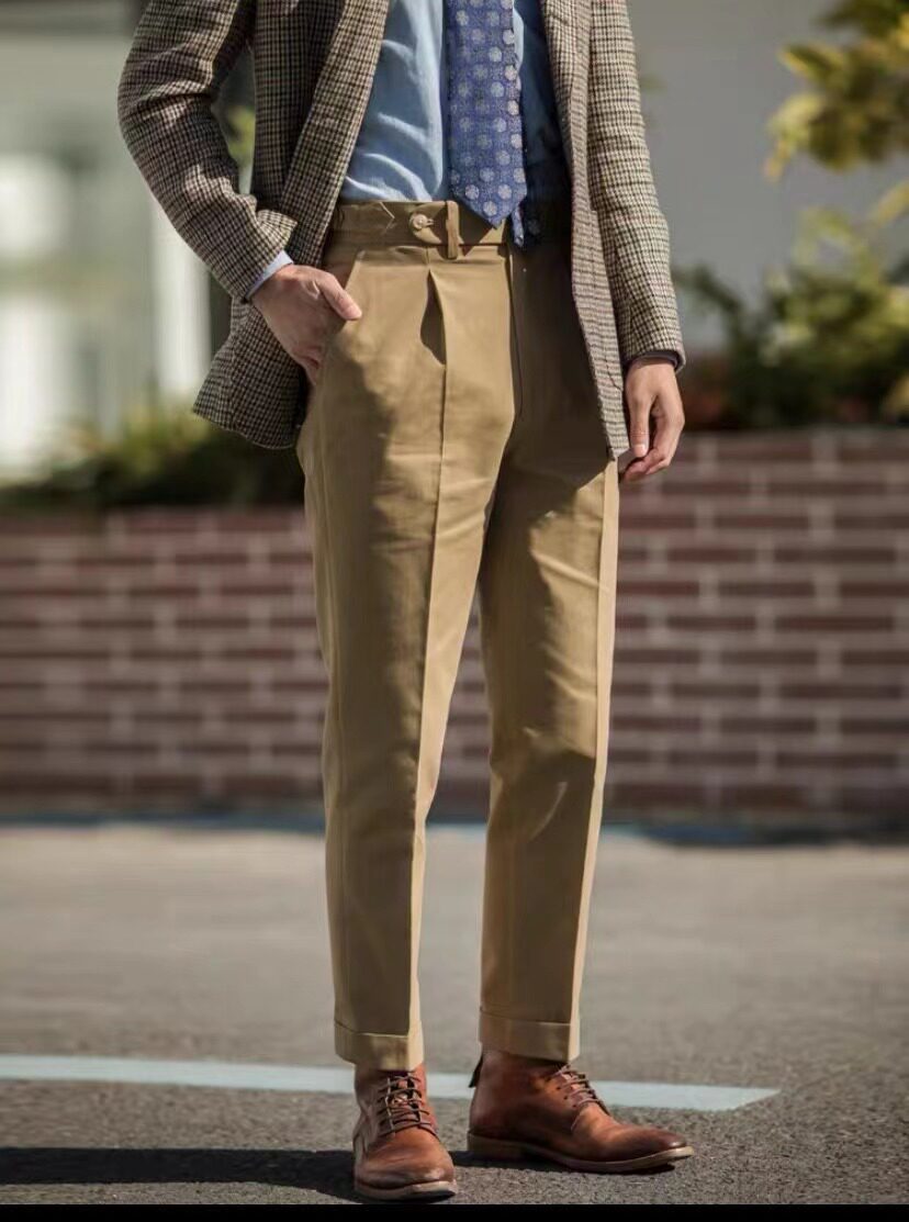 Men's cotton casual pants from Naples in a relaxed fit and versatile neutral color
