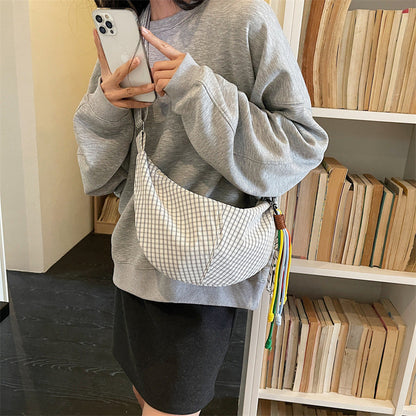 Large-capacity casual niche-style crossbody bag for students, spacious everyday shoulder bag in a modern design
