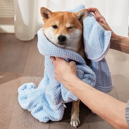 Thick quick-drying absorbent pet towel for drying dogs and cats