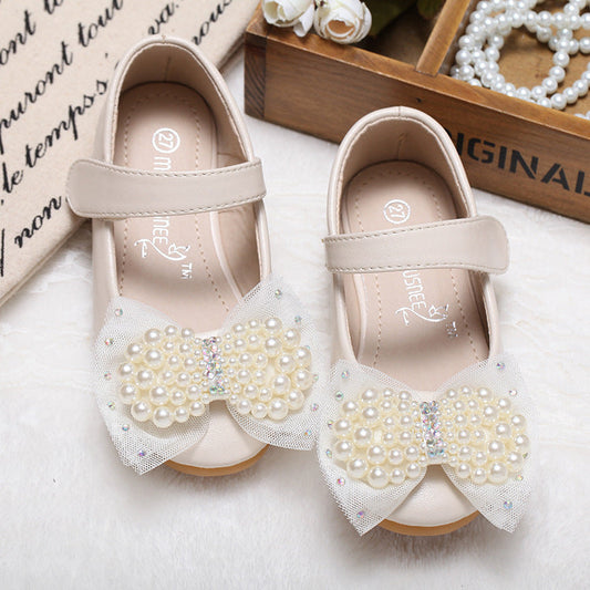 Girls' pearl bow leather princess wedding shoes in a classic design
