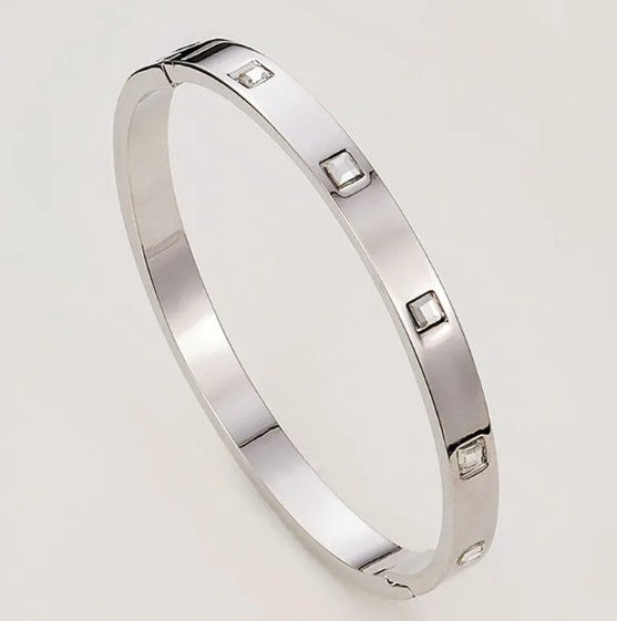 Women's fashion bracelet from BACKUPMYFILESNOW® featuring a stylish design with metal and bead accents.