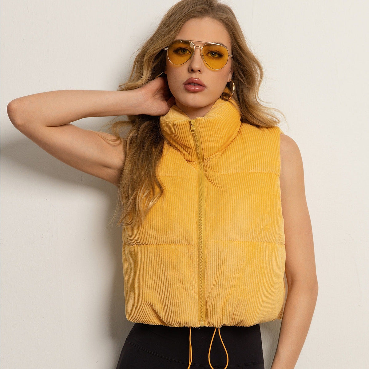 Cropped stand-collar sleeveless jacket vest in a modern layered style