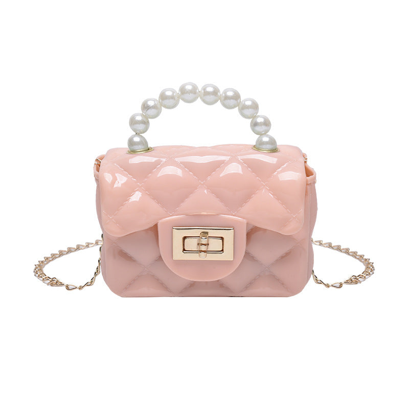 Pearl hand one-shoulder crossbody chain children's bag in a compact design