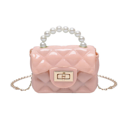 Pearl hand one-shoulder crossbody chain children's bag in a compact design