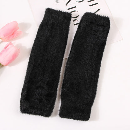 Women's plush warm half-finger gloves in soft fabric, versatile fingerless design