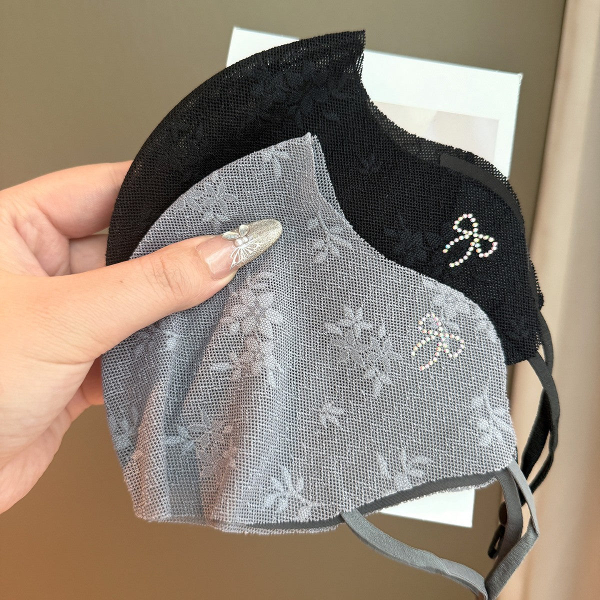 Sun-protective washable sunshade face mask covering the face for outdoor UV protection