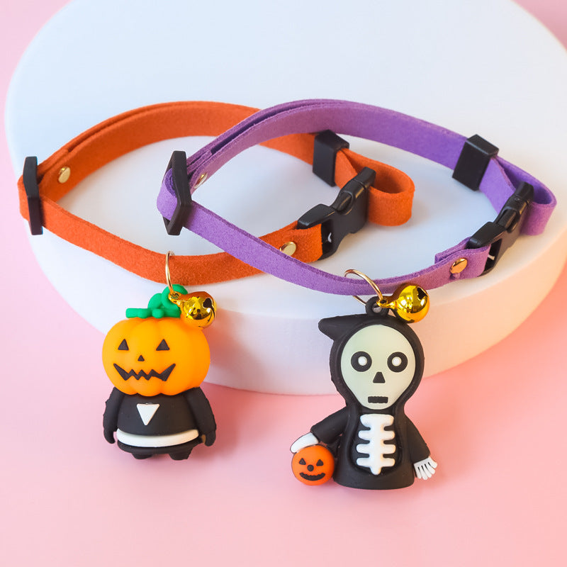 Halloween pet collar decoration, close-up view of decorative accessory in black and orange tones