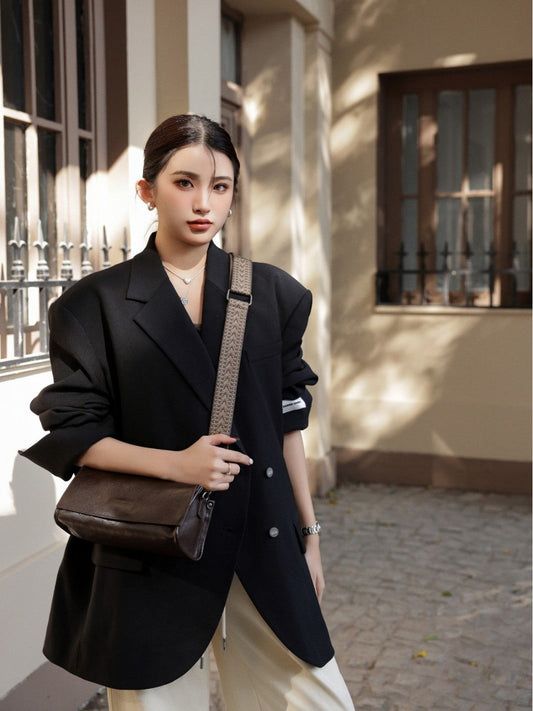 Genuine leather women's baguette shoulder bag with niche design and adjustable crossbody strap
