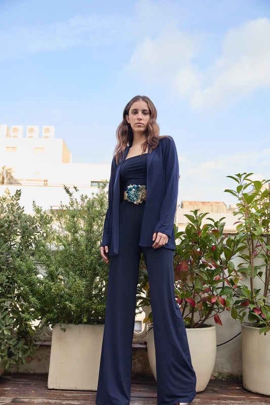 Ceylan Bcn multidress pants with a relaxed fit, featuring lightweight fabric and a versatile design, styled with a casual top.