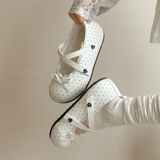 Women’s flat-bottomed shallow-mouth ballet Mary Jane shoes with soft sole, lace detail, and bean-toe design