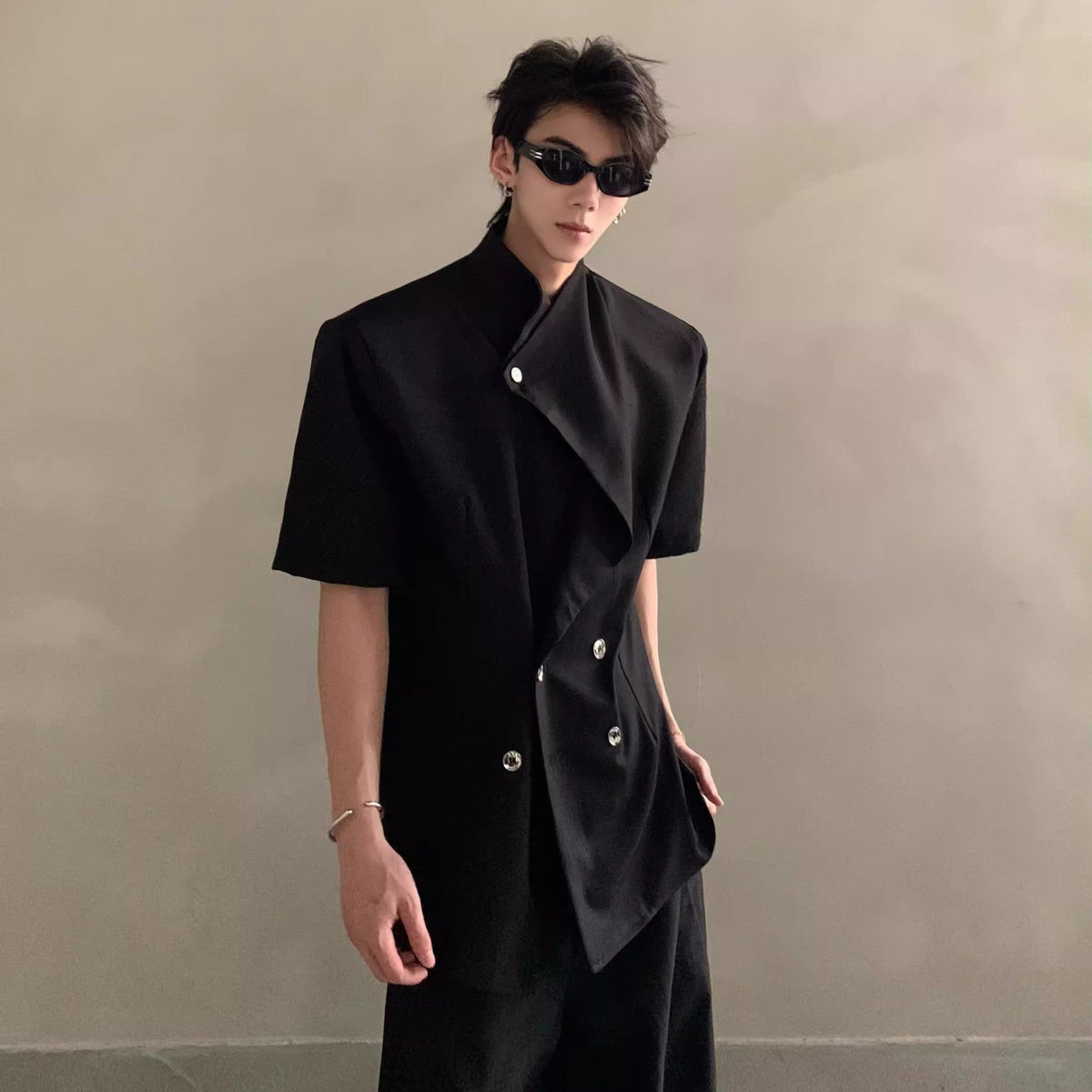Men's irregular-design shoulder-padded summer shirt, front view